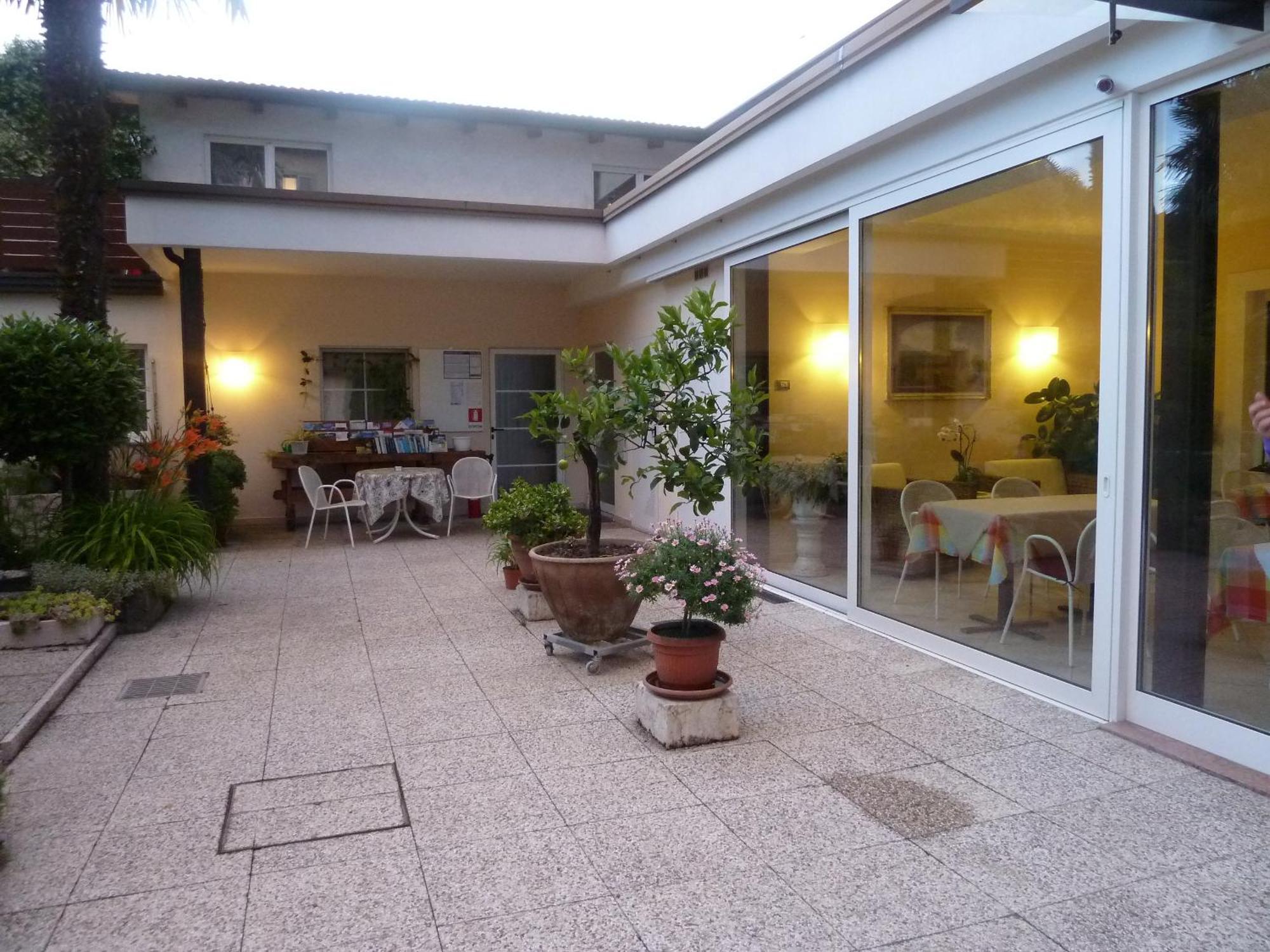Bed and Breakfast Garni Ischia Torbole Sul Garda Екстер'єр фото